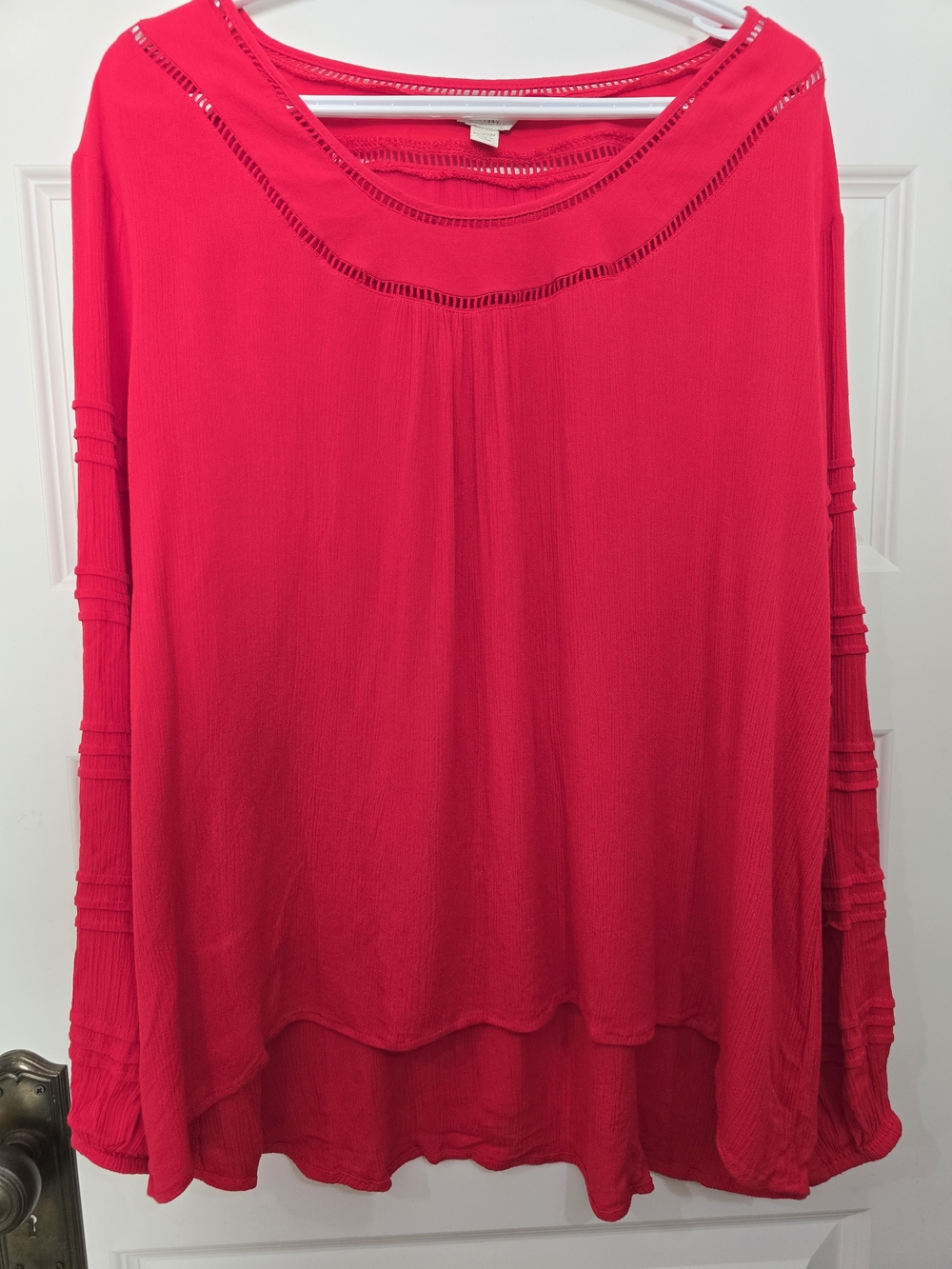 Women’s Red Long Sleeve Scoop Neck Top‎